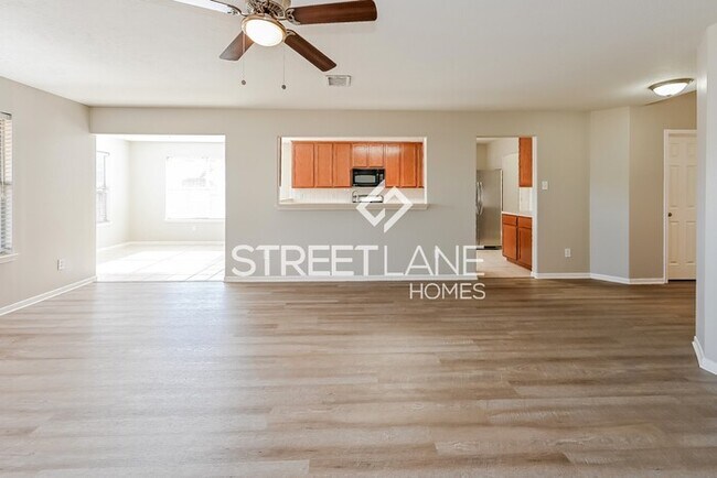 Building Photo - Charming 5 Bedroom in Deer Park!