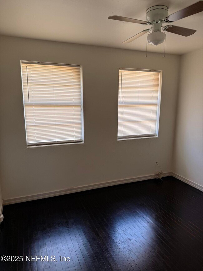 Foto del edificio - 7264 Greenway Dr