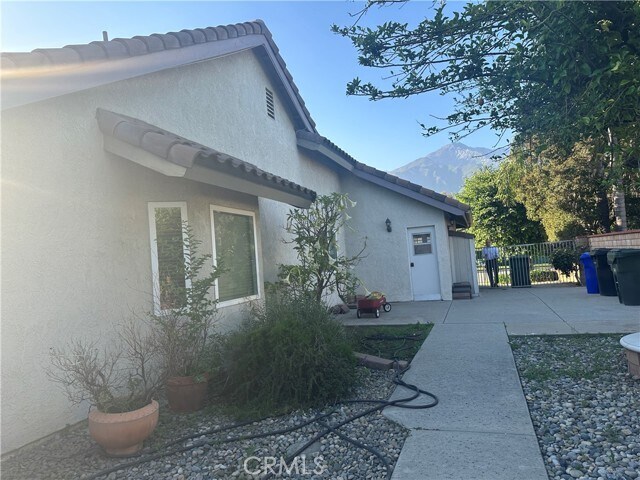 Foto del edificio - 9545 Alta Loma Dr