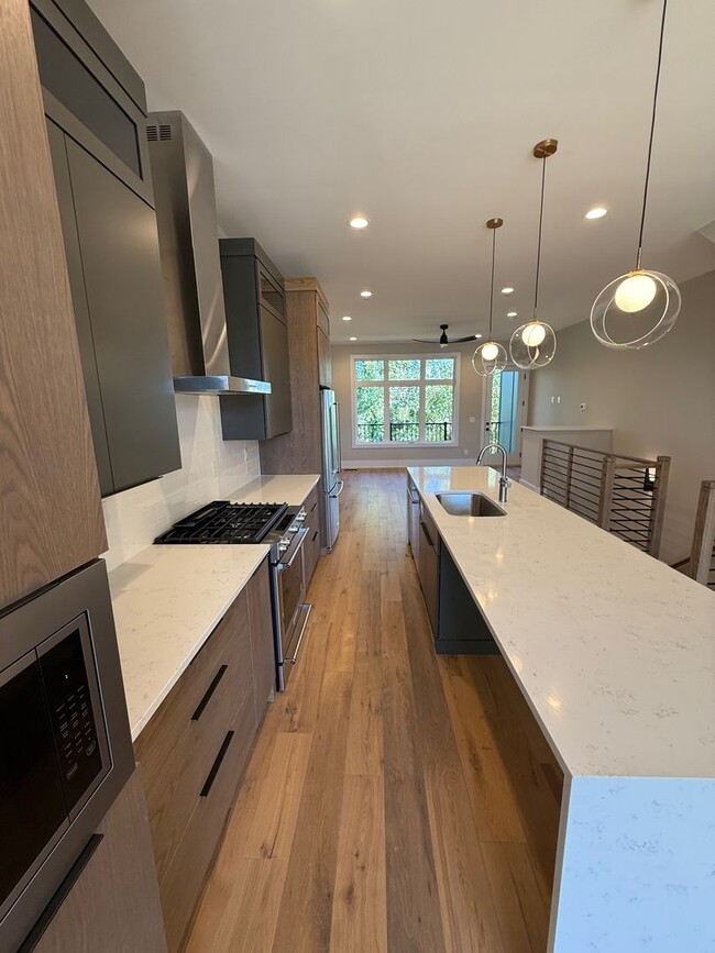 Foto del edificio - LUXURY Rooftop Terrace Townhome Uptown CLT