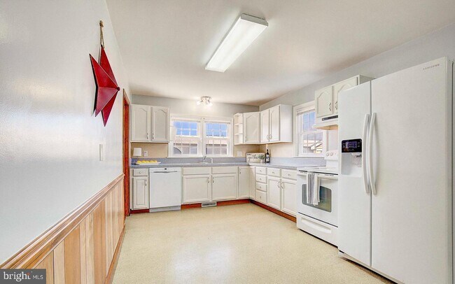 Building Photo - 9184 Chapel Rd