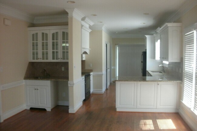 Foto del edificio - Beautiful Town Home