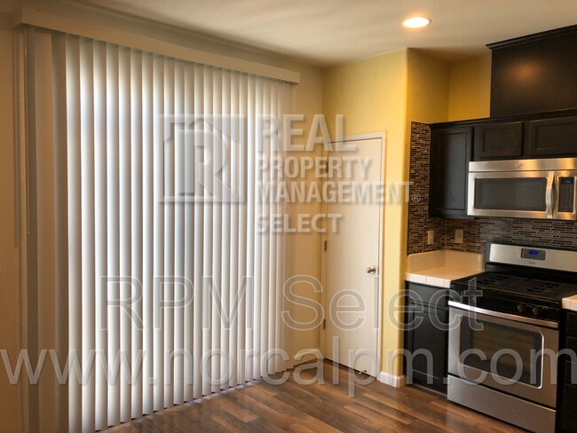 Foto del edificio - 8893 Robbins Rd