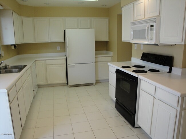 Building Photo - 6523 S La Corta Dr