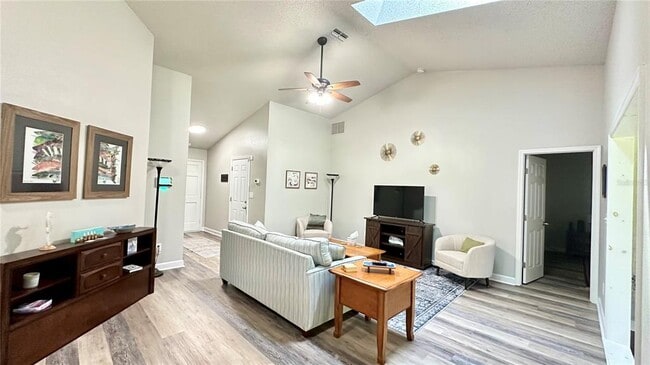 Foto del edificio - 782 Pine Shores Cir