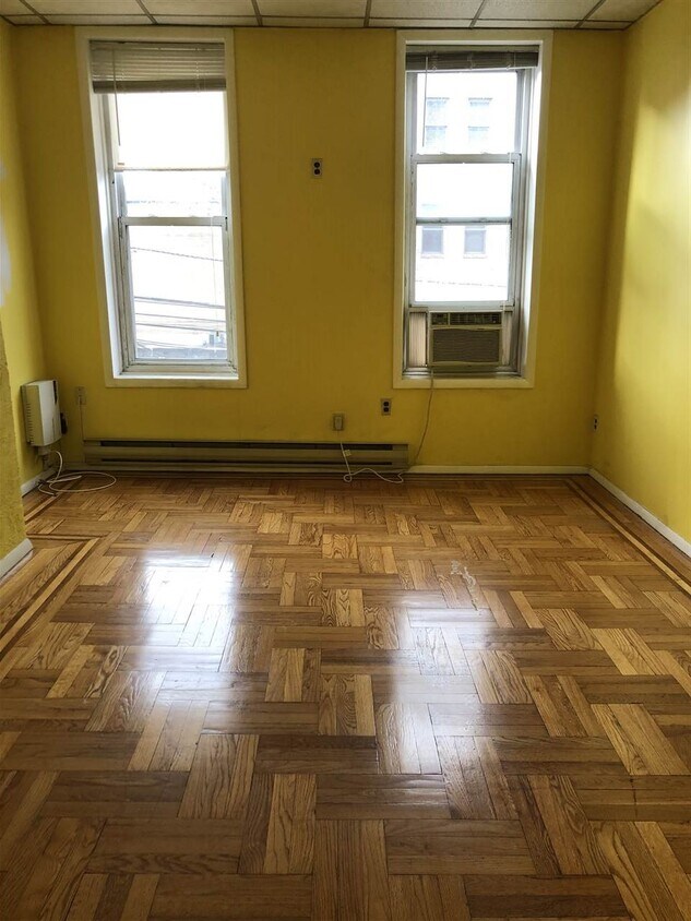 Building Photo - 109 Madison St