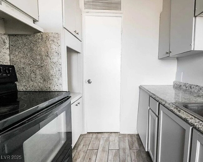 Building Photo - 239 W Cleveland Ave