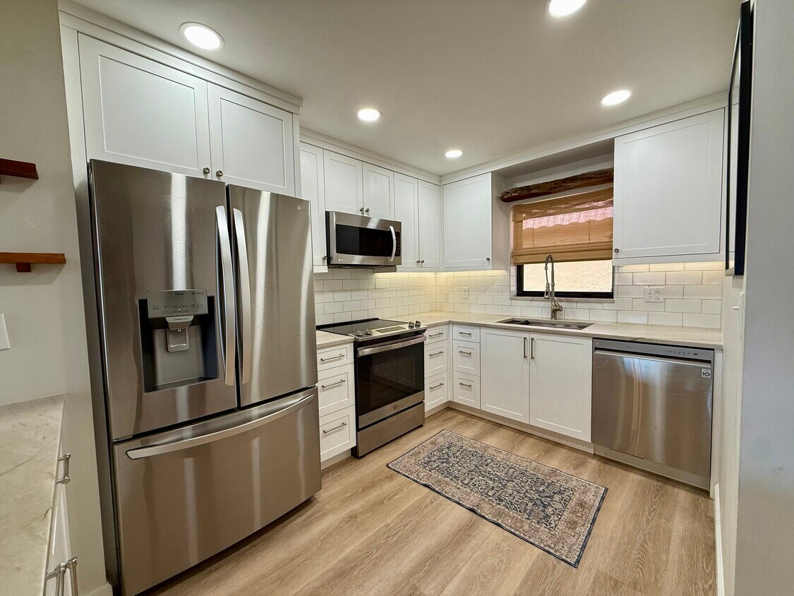 Foto principal - 2081 W Woolbright Rd