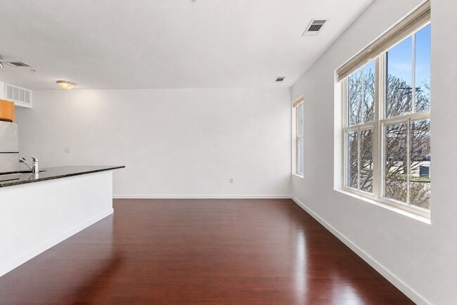Building Photo - 4 Repton Cir