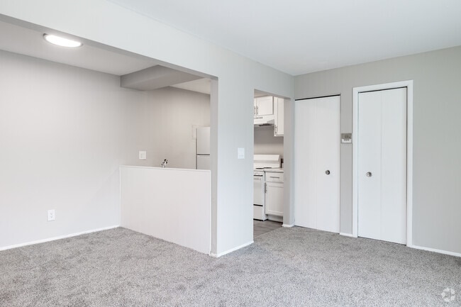 2BR, 1BA - 900SF - Kitchen - Cove On 13 - Roseville, MI