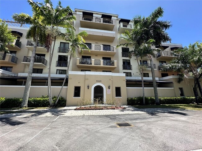Foto del edificio - 8440 SW 8th St