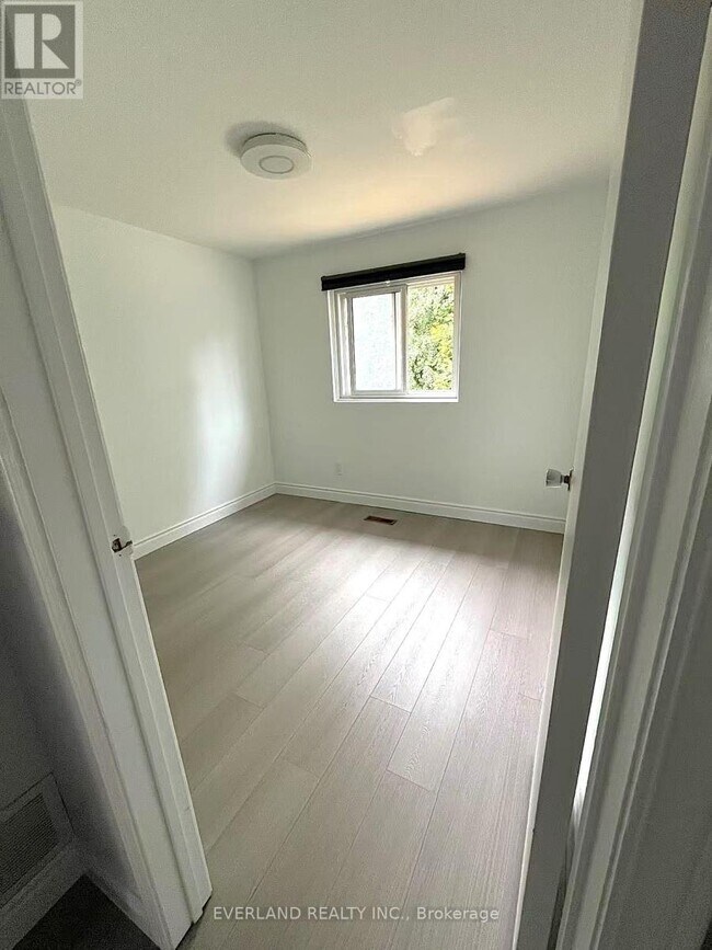 Building Photo - 28 Brooksbank Crescent