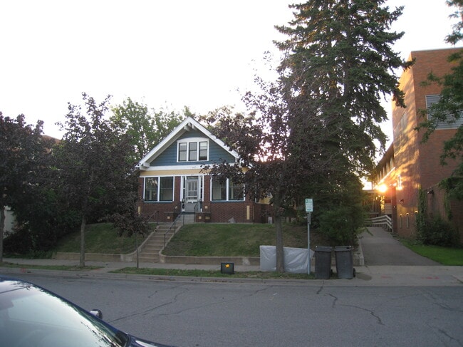 Building Photo - 617 21st Ave S