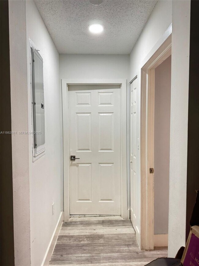 Foto del edificio - 4279 NE 10th Ct