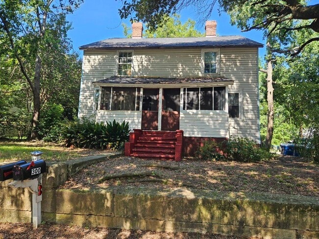 Building Photo - 300-302-302 Oliver St