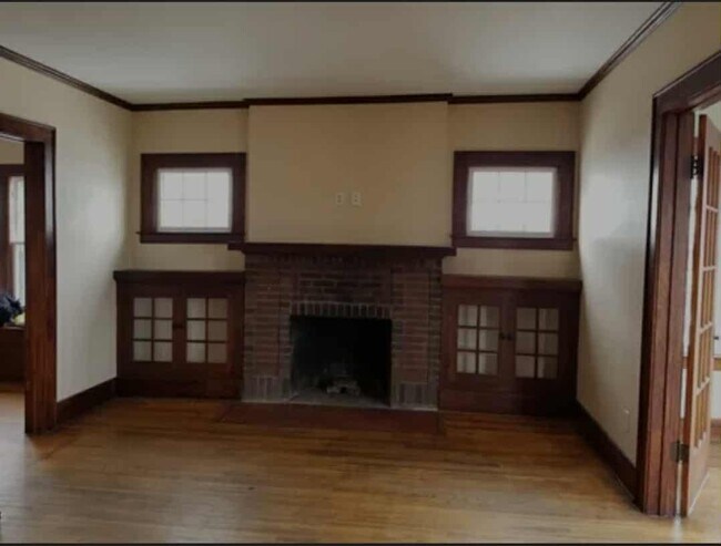 Living Room - 1604 S Geddes St