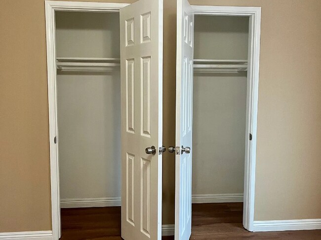 Foto del edificio - 8246 Beeman Ave