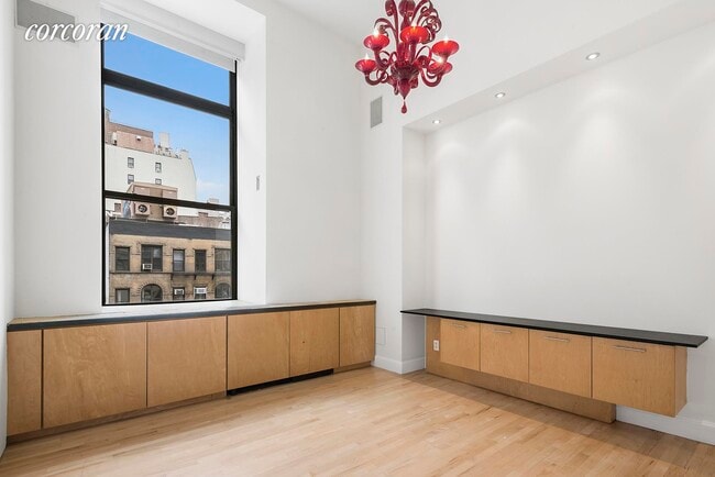 Building Photo - 65 W 13th St