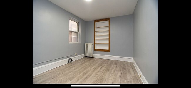 Building Photo - 1322 W Farwell Ave