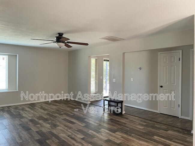 Foto del edificio - 10511 White Oak Canyon Rd