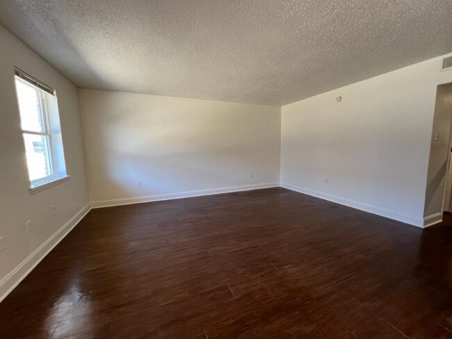 Building Photo - 8520 Chef Menteur Hwy