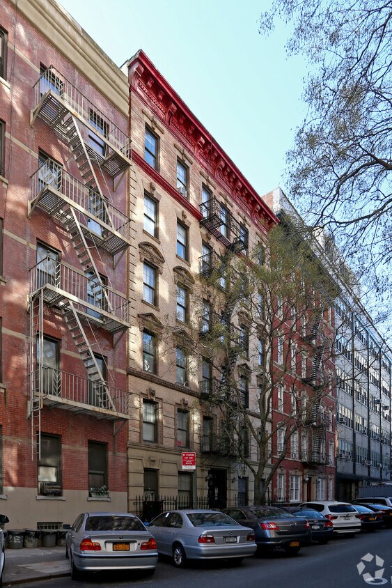 Primary Photo - 244-246 E 21st St