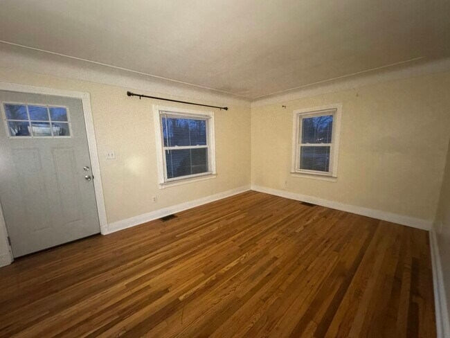 Foto del edificio - 2363 E Maple Rd