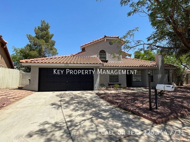 Foto del edificio - TWO STORY 4 BEDROOM WITH POOL NEAR SPRING ...