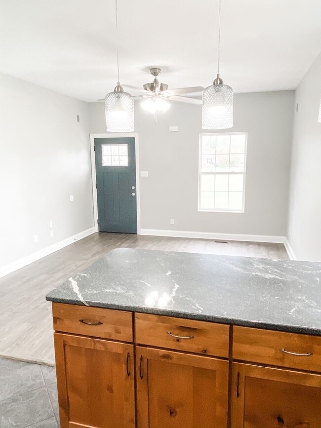 Building Photo - Beautifully renovated 3BR/2BA in Maryville