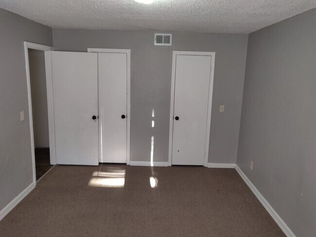 Foto del edificio - 103 Thornwell Ct