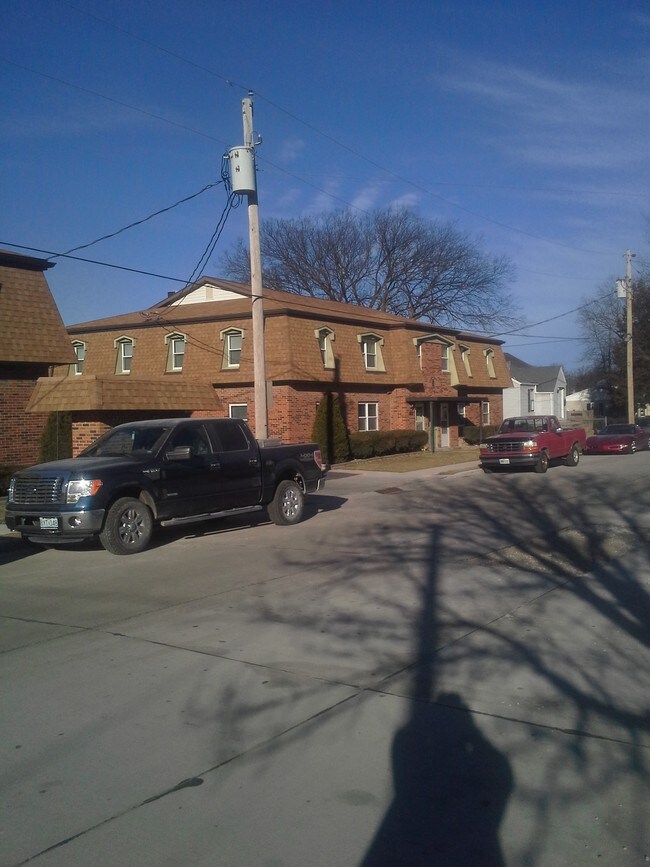 Portis St. Entrance - 655 Portis St