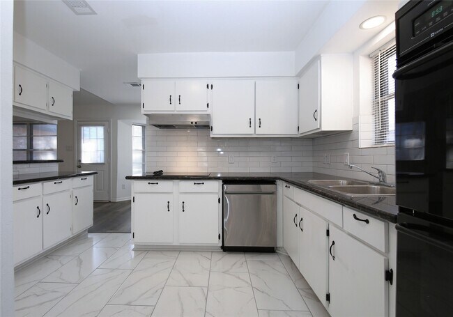 Building Photo - 16307 Morningshade Dr