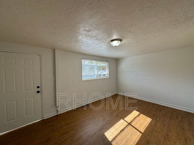 Foto del edificio - 2725 S Edison St