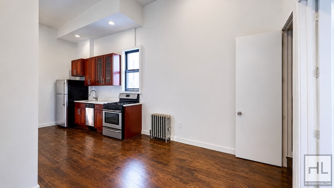 Building Photo - FRANKLIN AVENUE / 2-Bed 1/Bed / Loft Space / AVAILABLE OCTOBER 1st