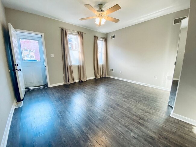 Building Photo - 109 S 13th St