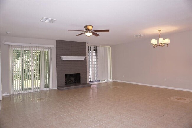 Building Photo - 8414 Beechnut St
