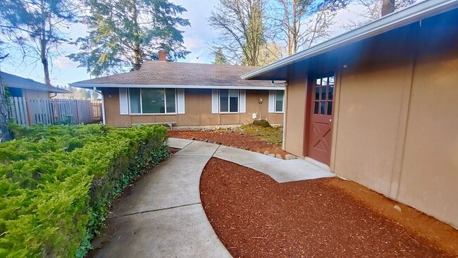 Building Photo - Tastefully Remodeled Pet Friendly 3 Bedroo...