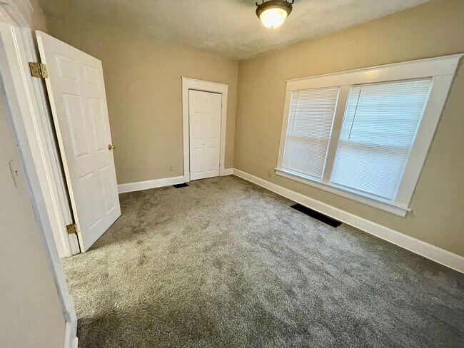 Foto del edificio - 919 S Douglas Ave