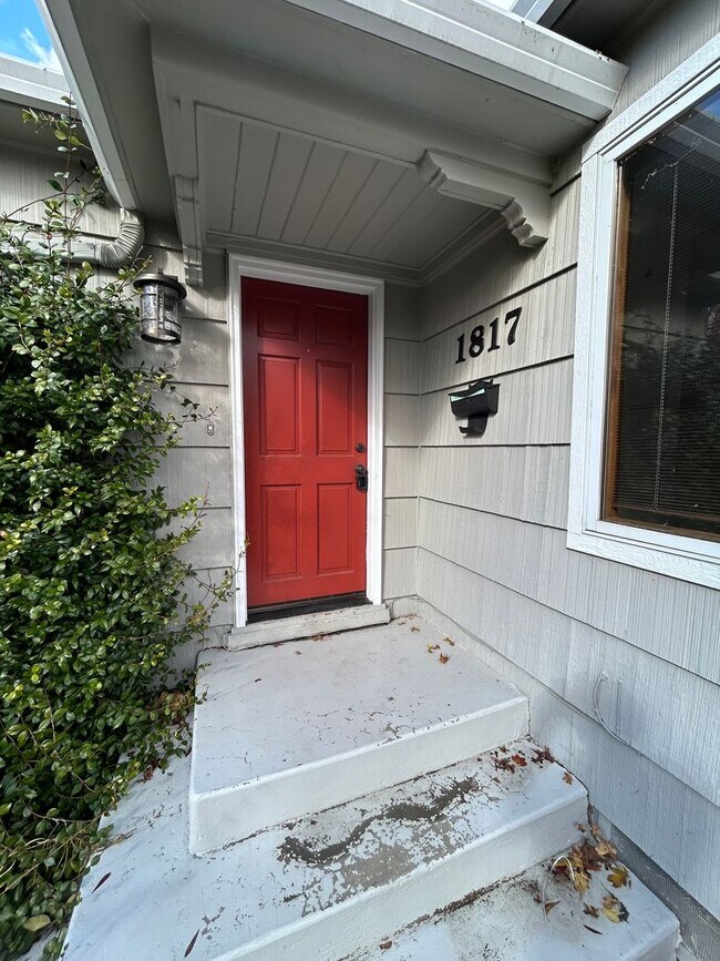 Building Photo - East Medford home for rent