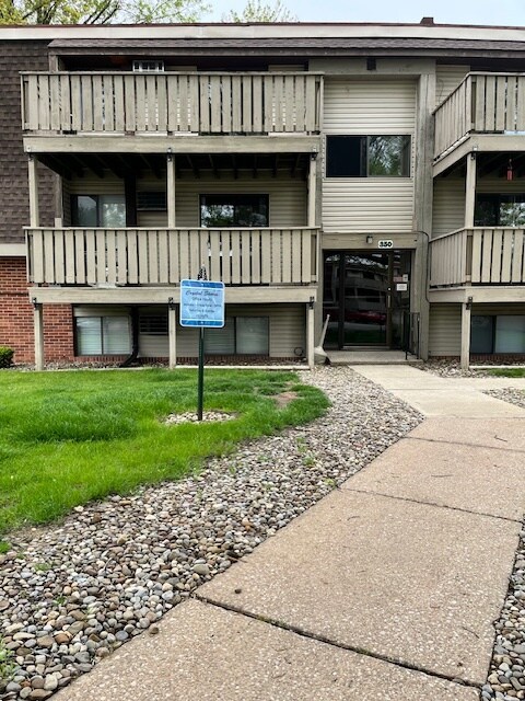 entrada de la oficina de arrendamiento - Crystal Shores Community