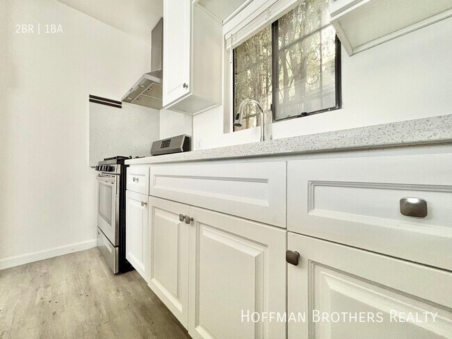 Building Photo - 1138 Beachwood Dr Los Angeles, CA 90038