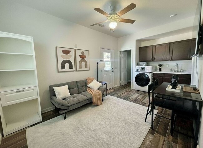 Building Photo - 3033 San Miguel Dr