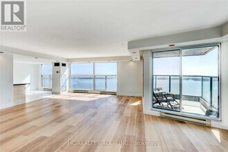 Building Photo - 99 Harbour Square