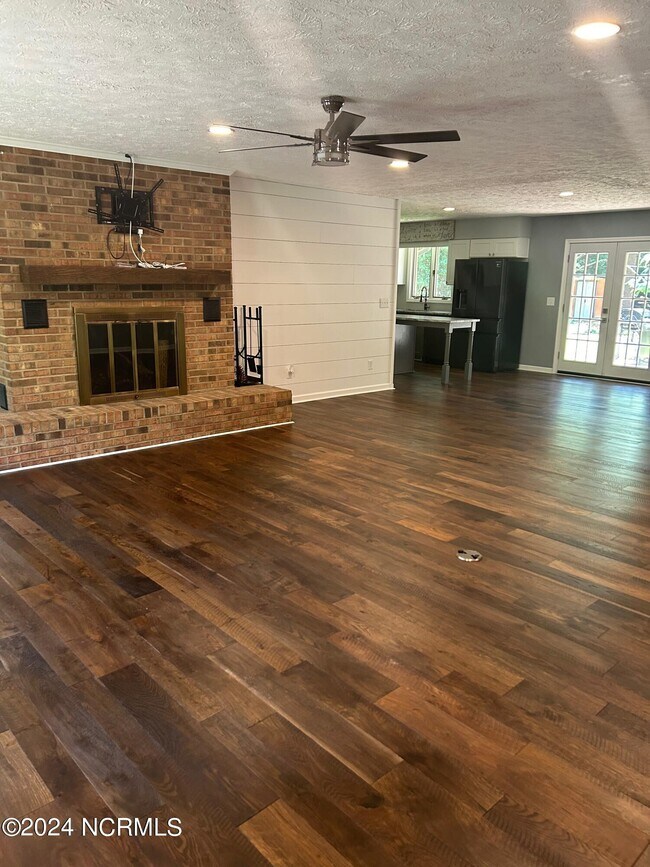 Building Photo - 5 Birdie Dr