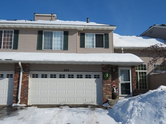 Building Photo - 604 Spruce Dr