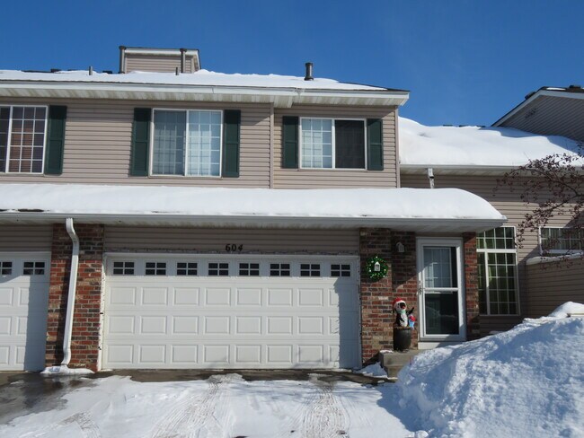 Foto del edificio - 604 Spruce Dr