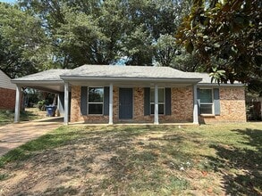 Building Photo - 3110 Normandy Dr
