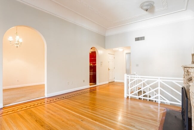 Foto del edificio - 327 Commonwealth Ave