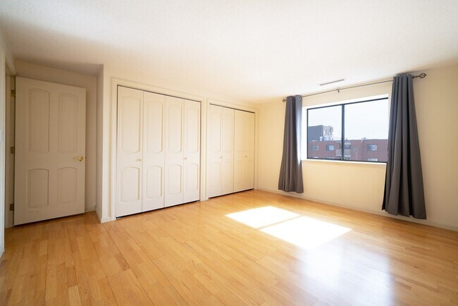 Building Photo - 22 9th St