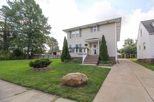 Building Photo - 3027 Brookdale Ave